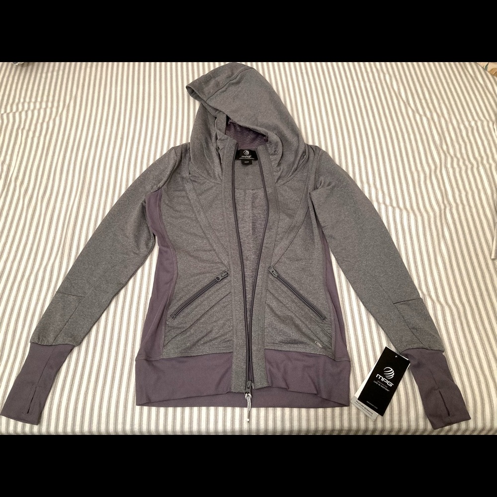 Women’s size XS running/training jacket. Very light and breathable, new.